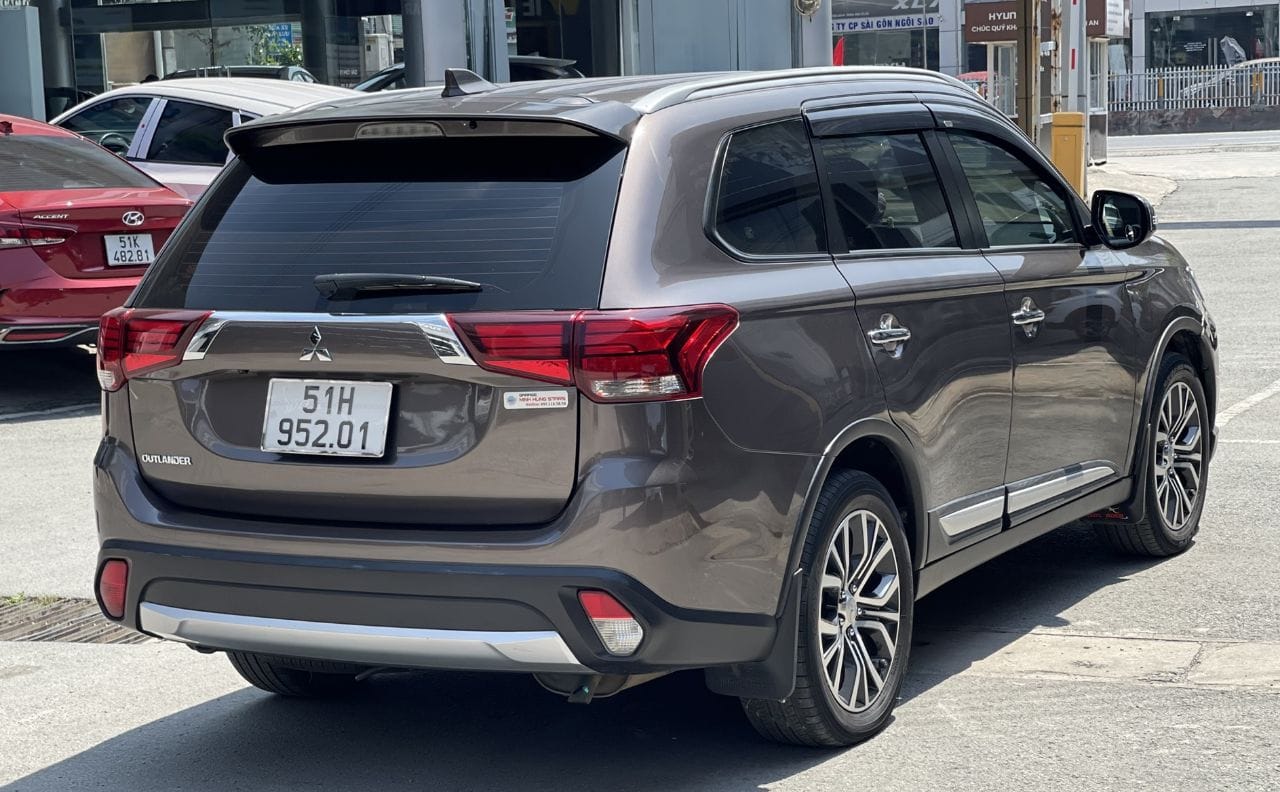 Mitsubishi Outlander CVT 20AT 2019 - duoi   41670429336